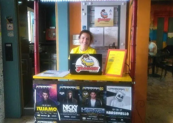 Хостел Jammin' & Bar *